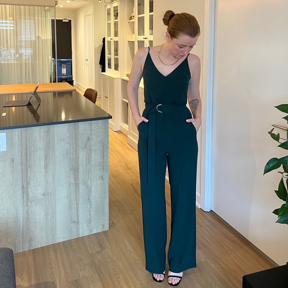 Aritzia Babaton Adjustable Strap V Neck Jumpsuit w/Pockets Dk Green Sz: 0 - Picture 2 of 13